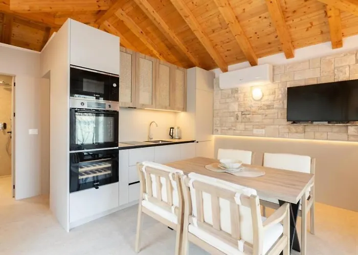 Silvana By Guide Villa