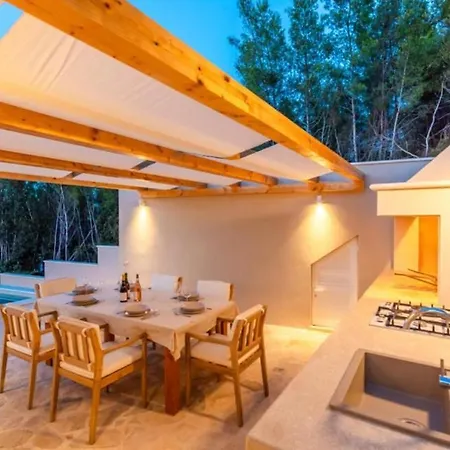 Silvana By Guide Villa *