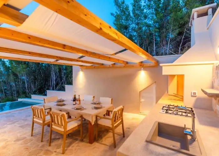 Silvana By Guide Villa *